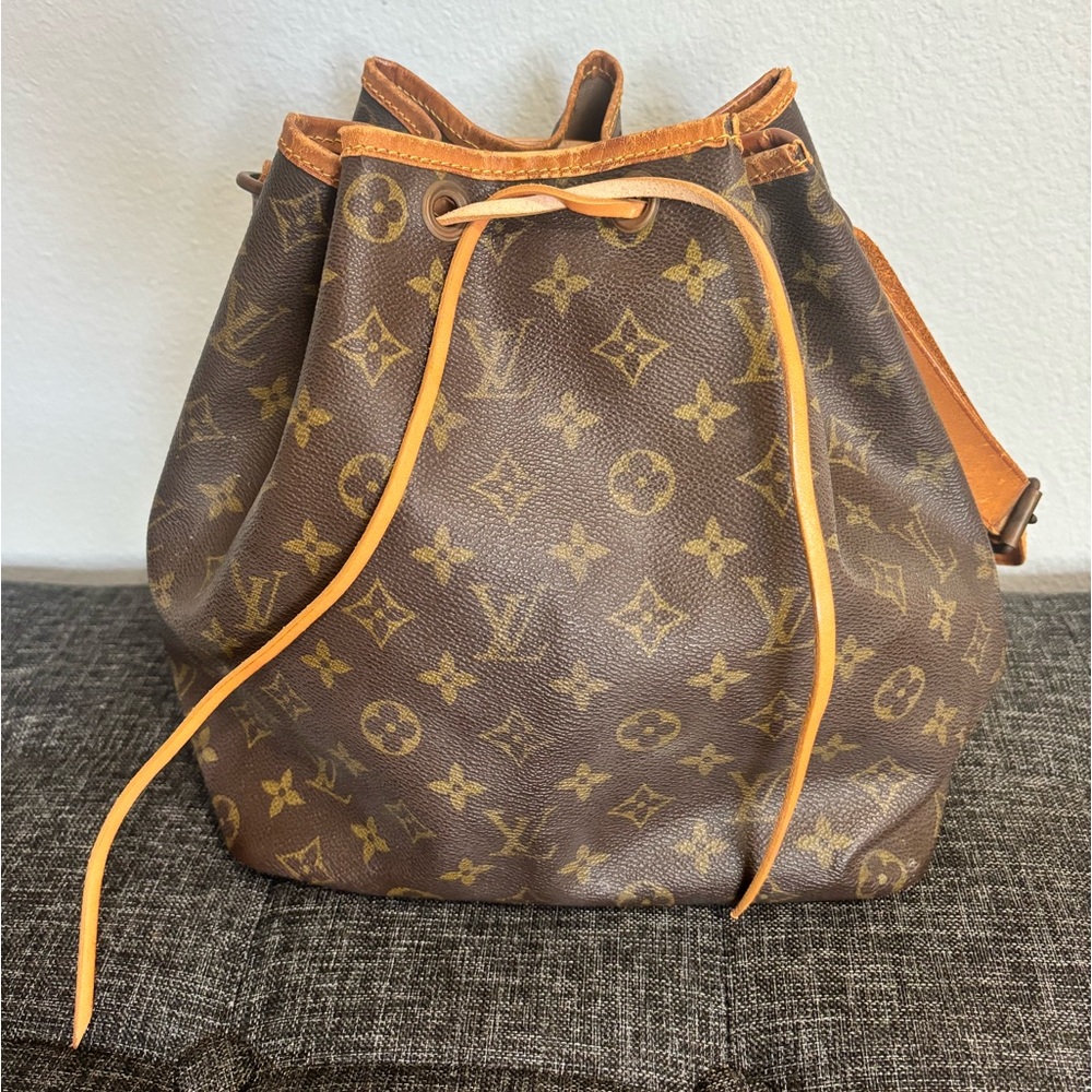 Authentic LOUIS VUITTON Petit Noe Monogram Shoulder Tote Bag Purse
